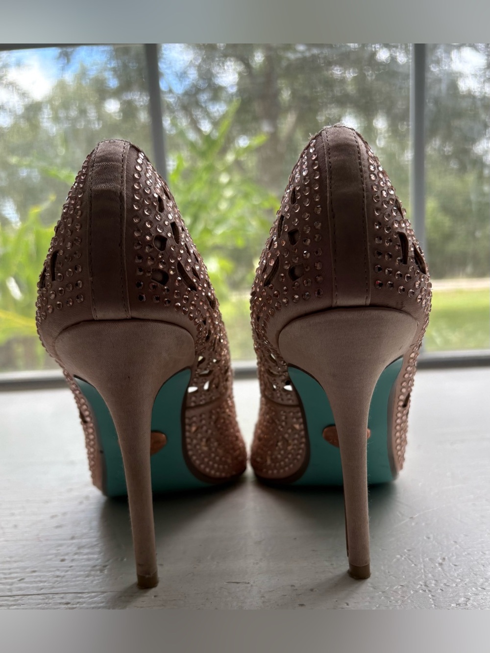 Betsey Johnson Elsa Laser-cut Pointed Toe Rose Gold Heels Size 8 - Picture 4 of 6